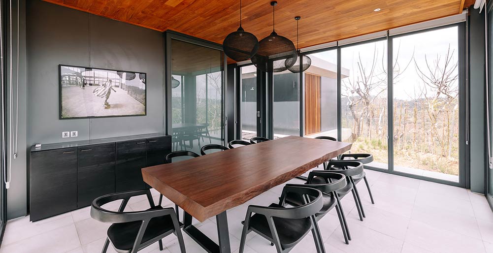 Selong Selo - 5 bedroom - Contemporary dining area design